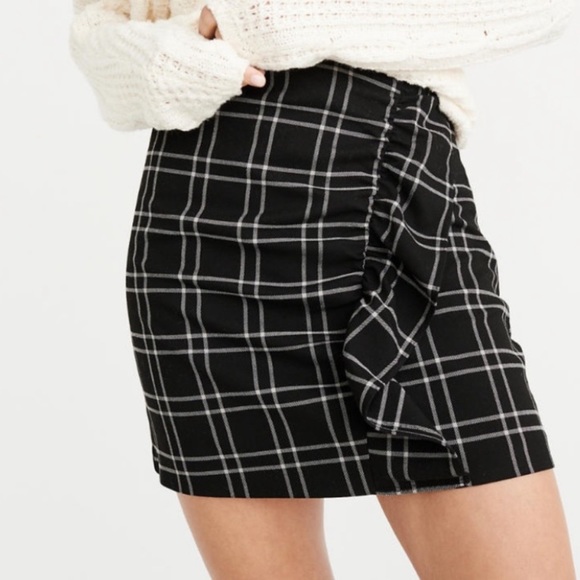 Abercrombie & Fitch Dresses & Skirts - Abercrombie & Fitch ruffle mini skirt